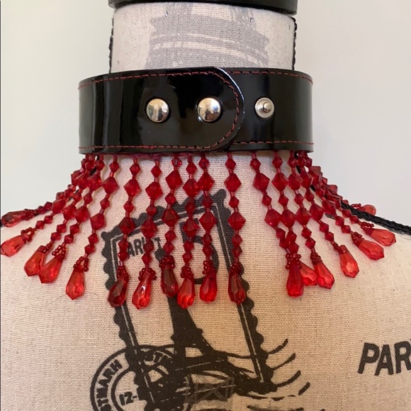 Patent leather beaded necklace - Picture 2 of 8